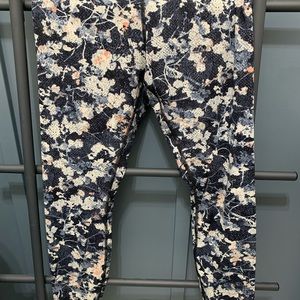 LuLulemon leggings. Full length size 10.
